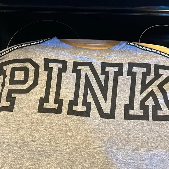 PINK Heather Grey crewneck. Size L - Picture 2 of 5